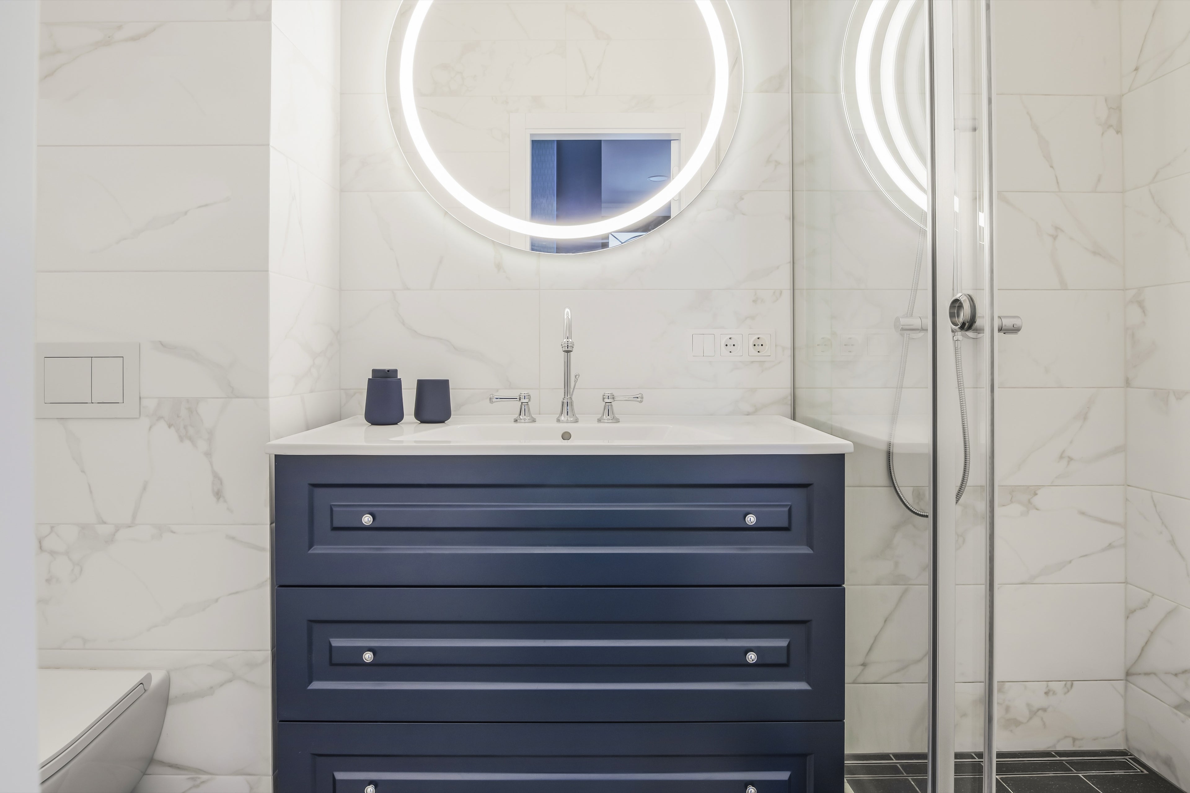 Navy Blue Shaker bath application