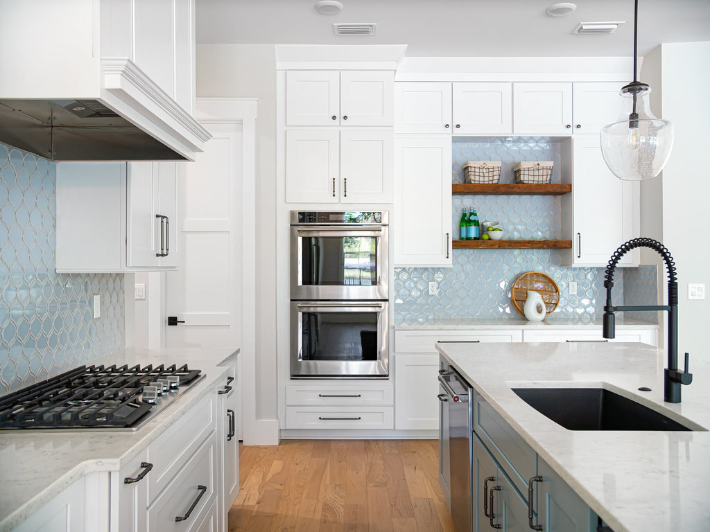 White Shaker kitchen scene
