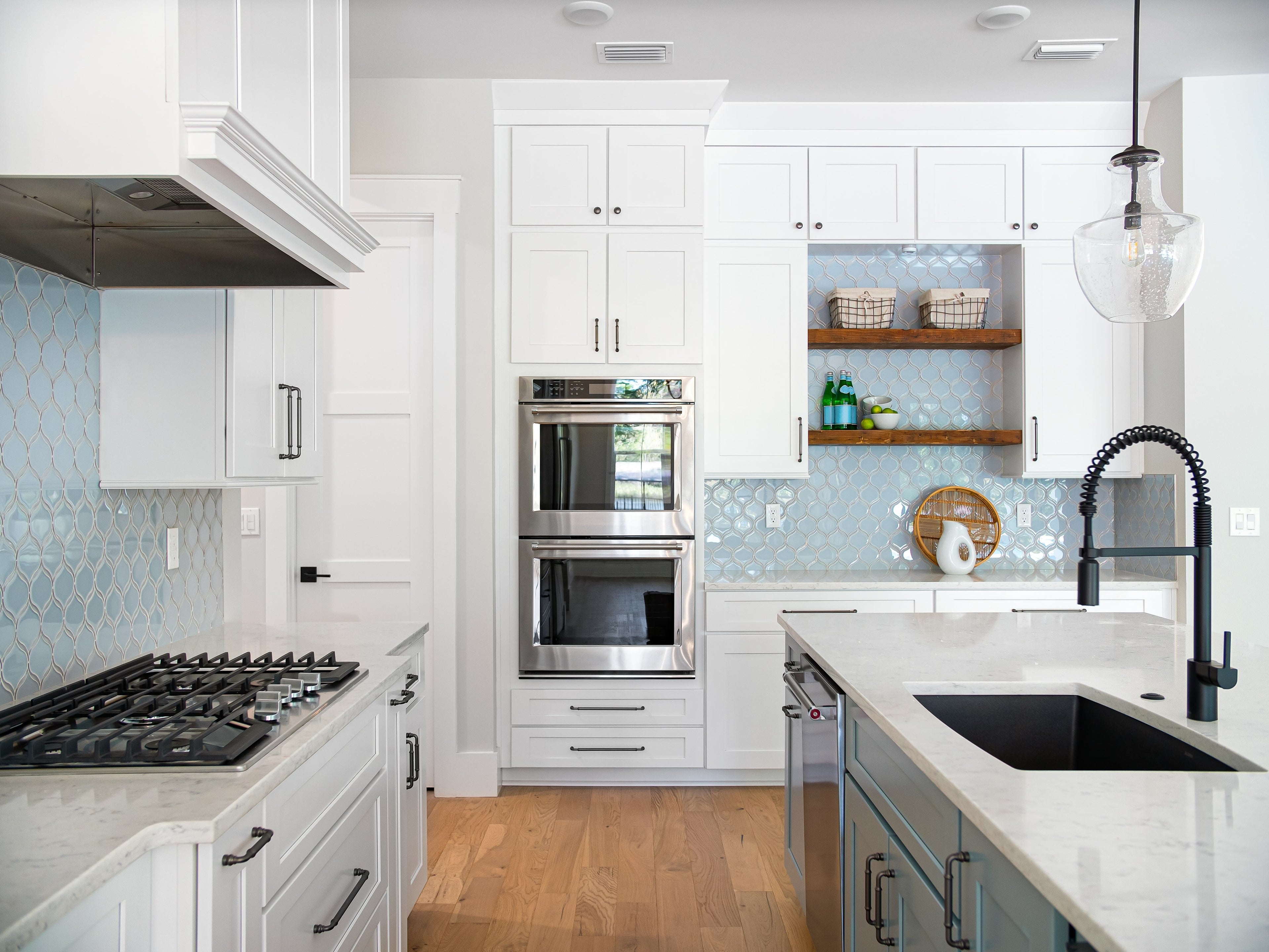 White Shaker kitchen scene